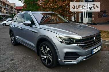 Внедорожник / Кроссовер Volkswagen Touareg 2020 в Киеве