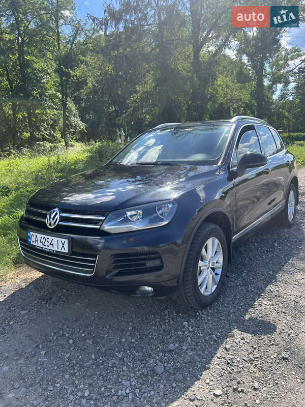 Внедорожник / Кроссовер Volkswagen Touareg 2013 в Умани