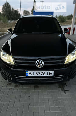 Внедорожник / Кроссовер Volkswagen Touareg 2011 в Хороле