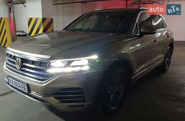 Внедорожник / Кроссовер Volkswagen Touareg 2018 в Киеве