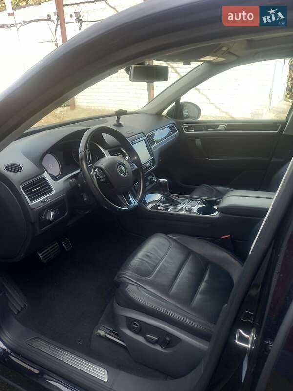 Позашляховик / Кросовер Volkswagen Touareg 2014 в Черкасах