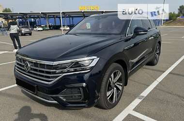 Позашляховик / Кросовер Volkswagen Touareg 2021 в Києві