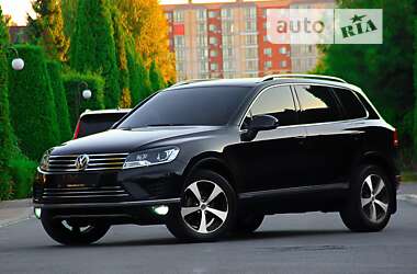 Внедорожник / Кроссовер Volkswagen Touareg 2015 в Днепре