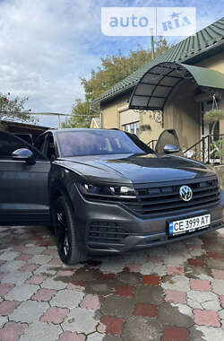 Позашляховик / Кросовер Volkswagen Touareg 2019 в Чернівцях