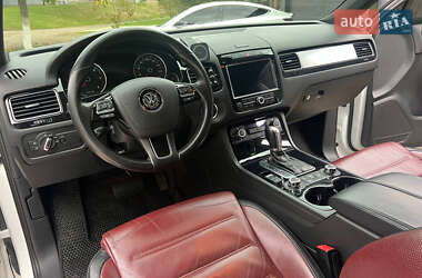 Позашляховик / Кросовер Volkswagen Touareg 2011 в Чернівцях