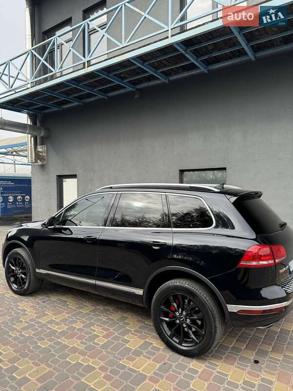 Внедорожник / Кроссовер Volkswagen Touareg 2016 в Киеве
