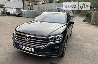 Внедорожник / Кроссовер Volkswagen Touareg 2019 в Киеве