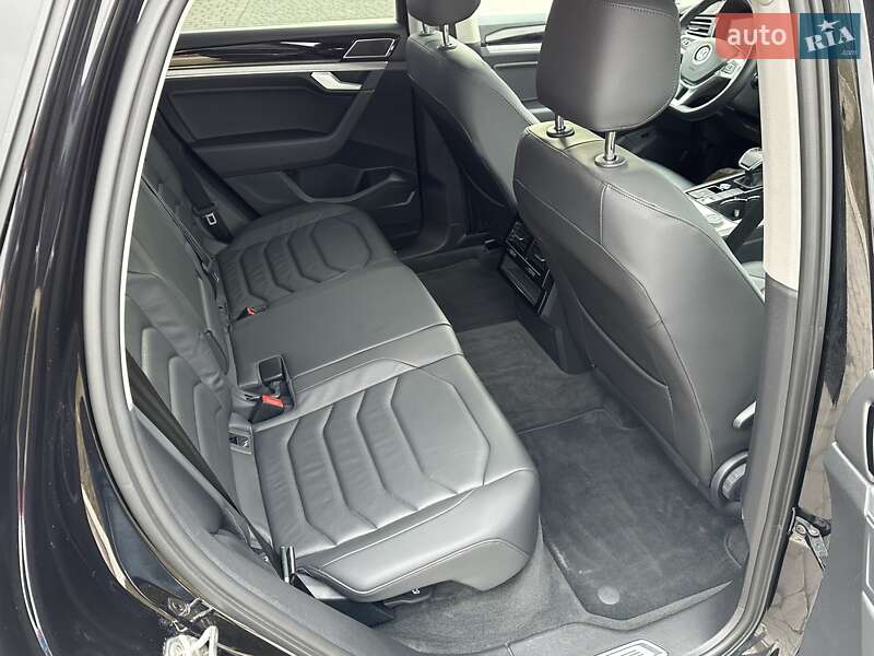 Внедорожник / Кроссовер Volkswagen Touareg 2018 в Луцке