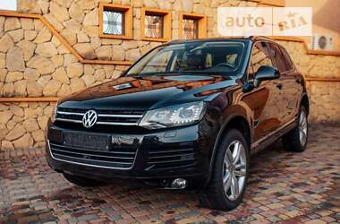 Внедорожник / Кроссовер Volkswagen Touareg 2012 в Черновцах