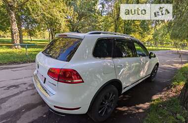 Внедорожник / Кроссовер Volkswagen Touareg 2014 в Ровно