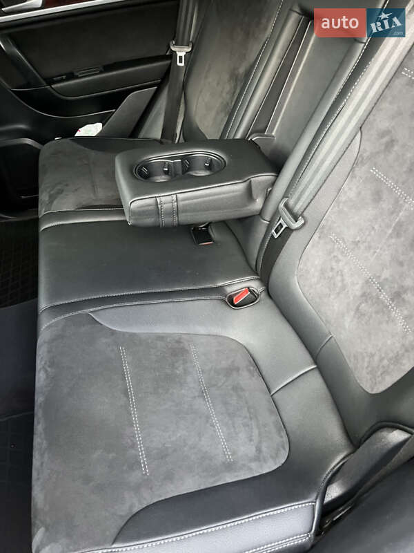 Внедорожник / Кроссовер Volkswagen Touareg 2013 в Умани