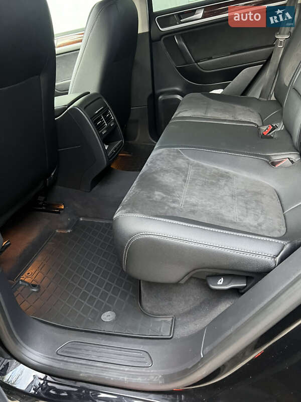 Внедорожник / Кроссовер Volkswagen Touareg 2013 в Умани