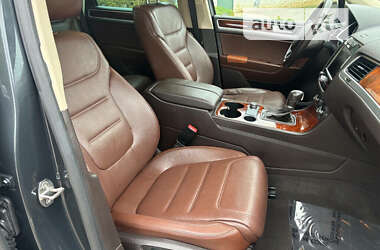 Позашляховик / Кросовер Volkswagen Touareg 2013 в 