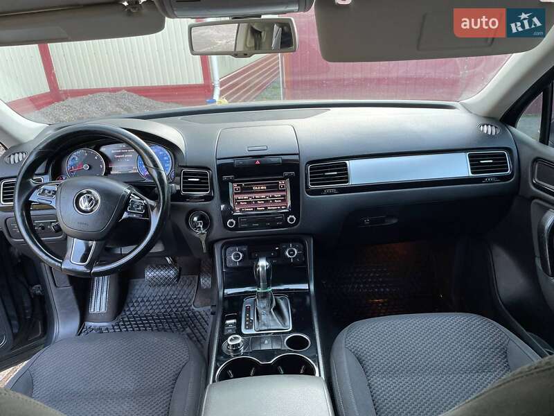 Внедорожник / Кроссовер Volkswagen Touareg 2011 в Сарнах
