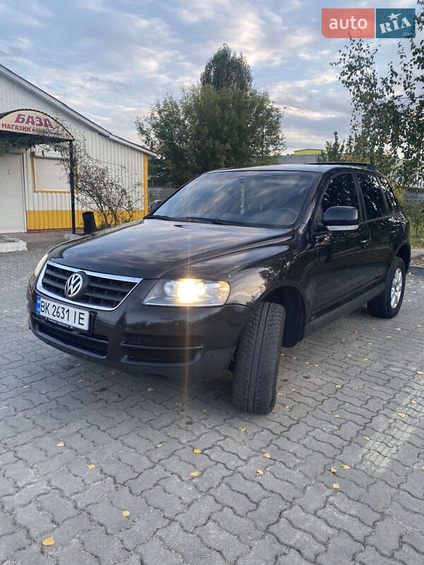 Внедорожник / Кроссовер Volkswagen Touareg 2006 в Вараше