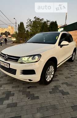 Внедорожник / Кроссовер Volkswagen Touareg 2011 в Харькове