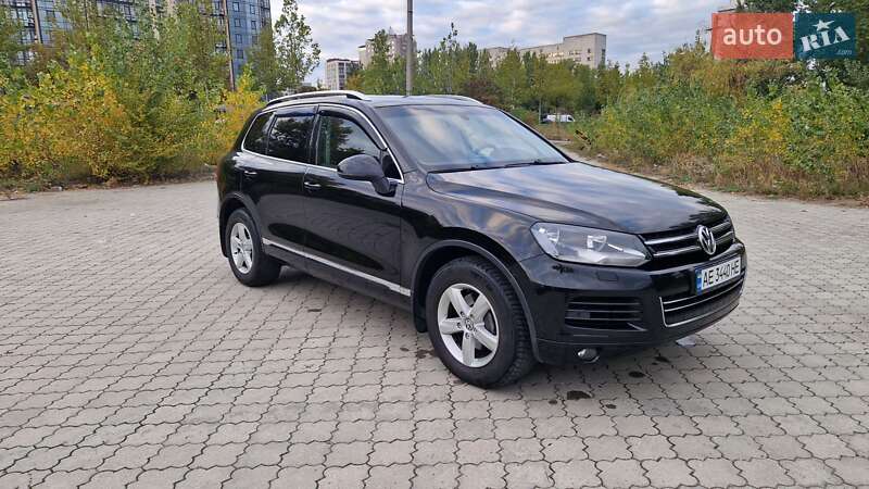 Внедорожник / Кроссовер Volkswagen Touareg 2012 в 