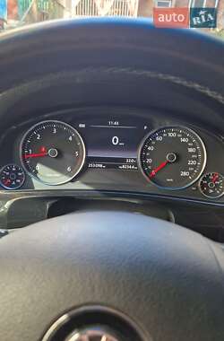 Внедорожник / Кроссовер Volkswagen Touareg 2012 в 