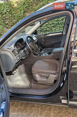 Внедорожник / Кроссовер Volkswagen Touareg 2012 в 