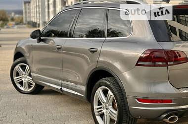 Внедорожник / Кроссовер Volkswagen Touareg 2013 в Львове