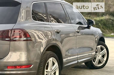 Внедорожник / Кроссовер Volkswagen Touareg 2013 в Львове