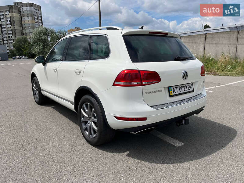 Внедорожник / Кроссовер Volkswagen Touareg 2011 в Киеве