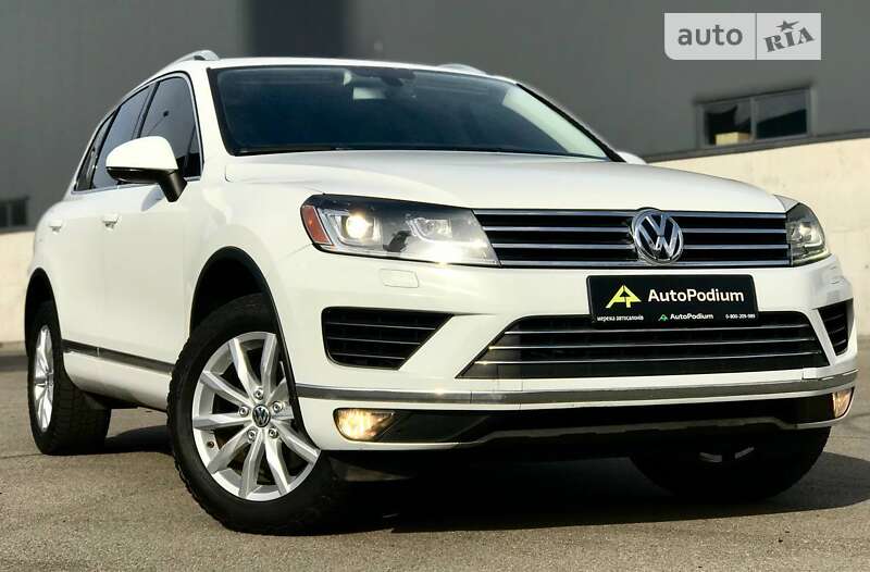 Позашляховик / Кросовер Volkswagen Touareg 2015 в Києві