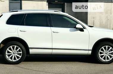 Позашляховик / Кросовер Volkswagen Touareg 2015 в Києві