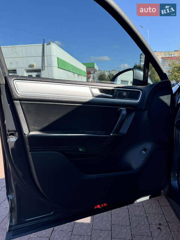 Позашляховик / Кросовер Volkswagen Touareg 2015 в Калуші фото 17 Позашляховик / Кросовер Volkswagen Touareg 2015 в Калуші