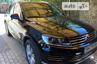 Позашляховик / Кросовер Volkswagen Touareg 2015 в Сумах