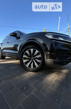 Внедорожник / Кроссовер Volkswagen Touareg 2020 в Николаеве