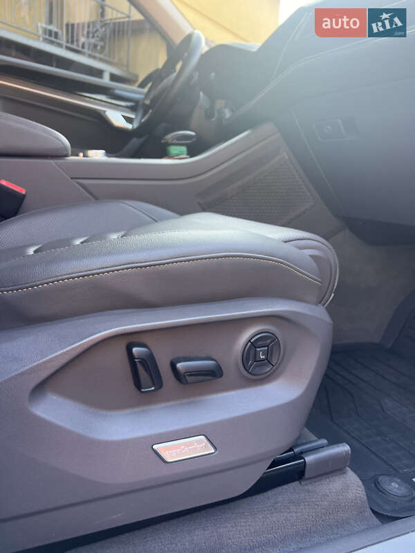 Позашляховик / Кросовер Volkswagen Touareg 2021 в Львові