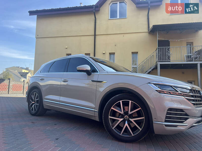 Позашляховик / Кросовер Volkswagen Touareg 2021 в Львові