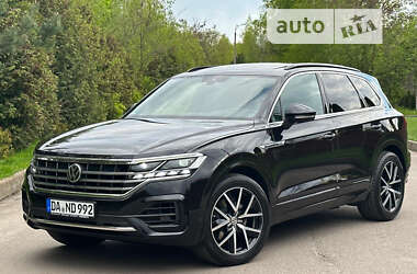 Позашляховик / Кросовер Volkswagen Touareg 2018 в Сарнах