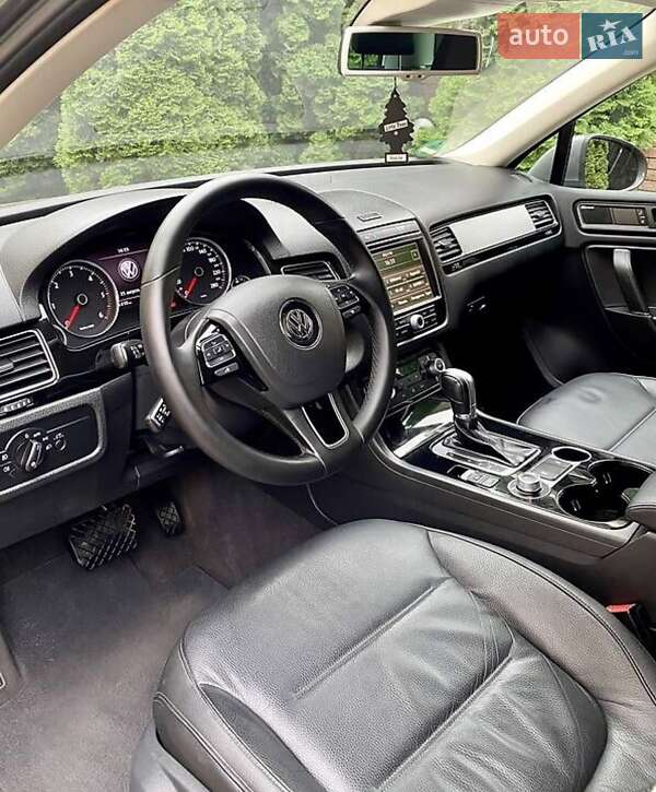 Внедорожник / Кроссовер Volkswagen Touareg 2015 в Черновцах
