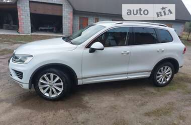 Внедорожник / Кроссовер Volkswagen Touareg 2015 в Сарнах