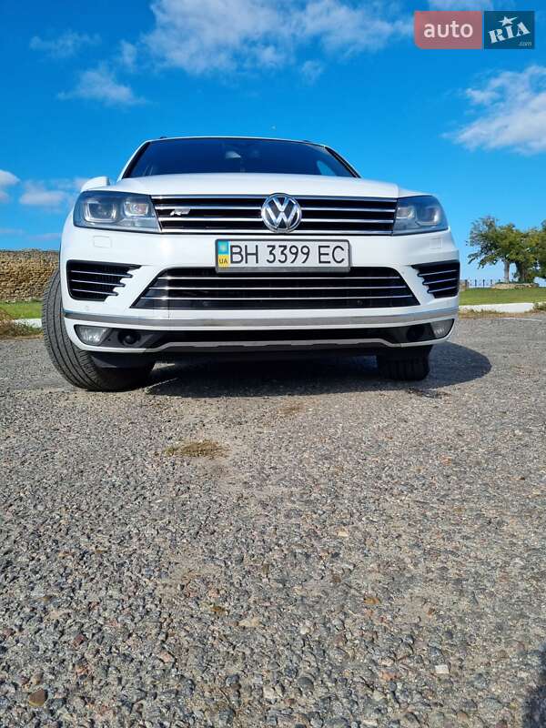 Внедорожник / Кроссовер Volkswagen Touareg 2015 в Белгороде-Днестровском