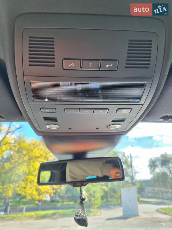 Внедорожник / Кроссовер Volkswagen Touareg 2015 в Белгороде-Днестровском