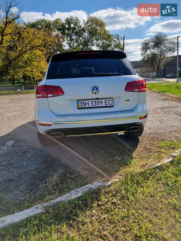 Внедорожник / Кроссовер Volkswagen Touareg 2015 в Белгороде-Днестровском