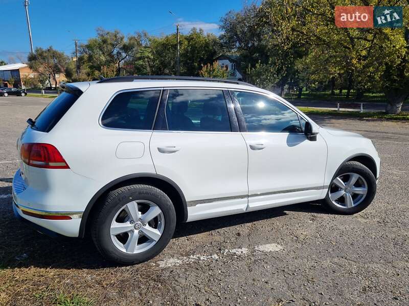 Внедорожник / Кроссовер Volkswagen Touareg 2015 в Белгороде-Днестровском