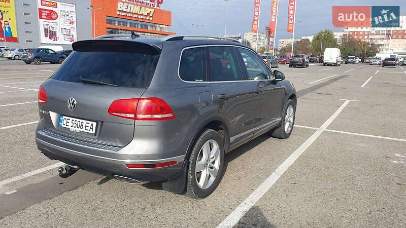 Внедорожник / Кроссовер Volkswagen Touareg 2015 в Черновцах