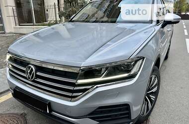 Внедорожник / Кроссовер Volkswagen Touareg 2020 в Киеве