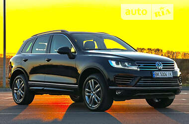 Позашляховик / Кросовер Volkswagen Touareg 2015 в Рівному