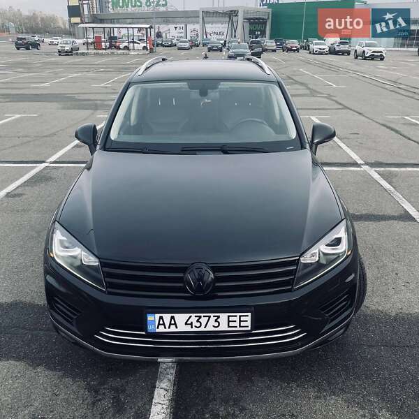 Внедорожник / Кроссовер Volkswagen Touareg 2014 в Киеве