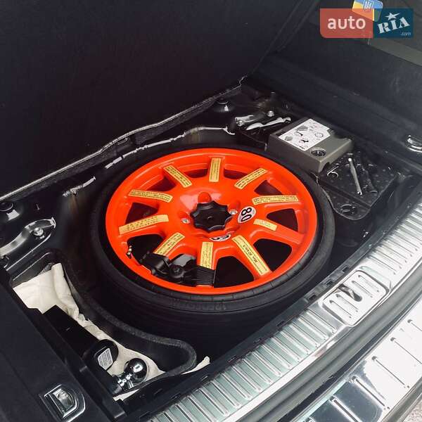 Внедорожник / Кроссовер Volkswagen Touareg 2014 в Киеве