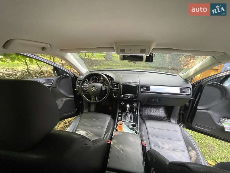 Внедорожник / Кроссовер Volkswagen Touareg 2014 в Киеве