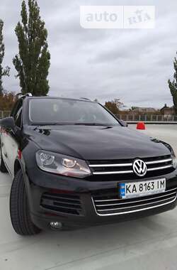 Внедорожник / Кроссовер Volkswagen Touareg 2012 в Киеве