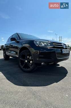 Внедорожник / Кроссовер Volkswagen Touareg 2012 в Ровно