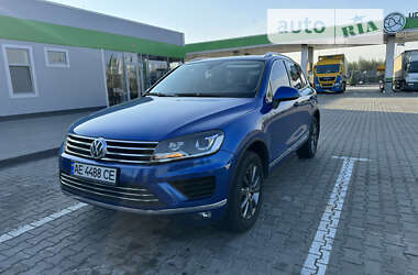 Внедорожник / Кроссовер Volkswagen Touareg 2015 в Днепре