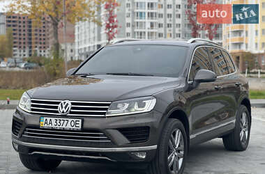 Позашляховик / Кросовер Volkswagen Touareg 2016 в Бучі